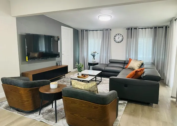 Entire House Near Dtlv