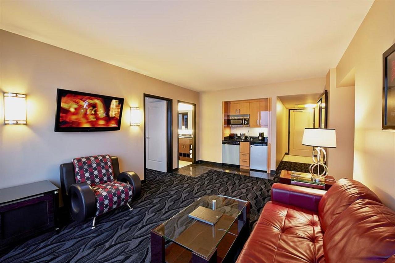 At Elara Vegas Center Strip-no Fees