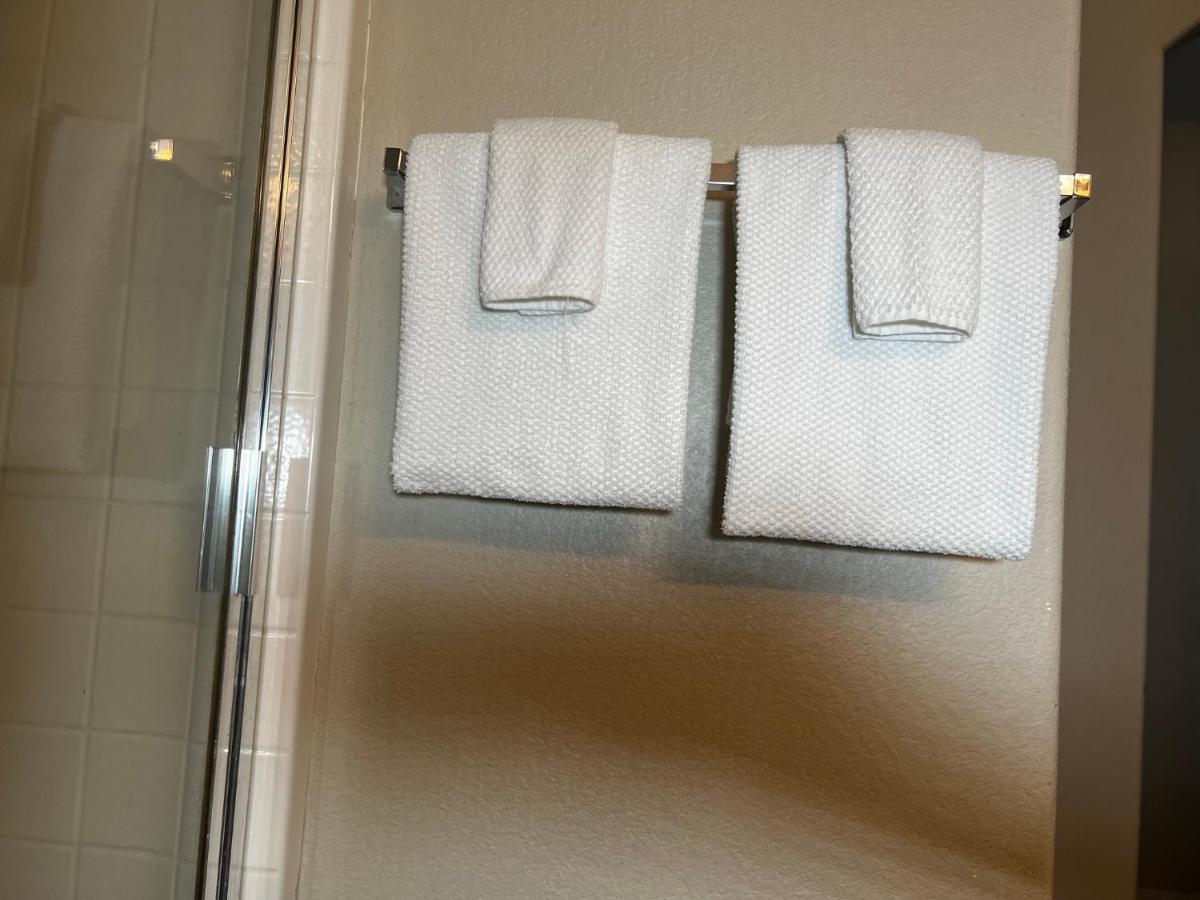Spacious, Chic 3bd, Sleeps 8 Convenient To Everything Homestay Las Vegas