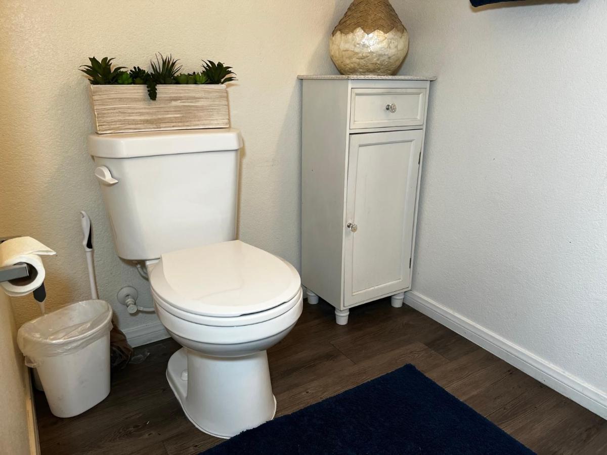 Spacious, Chic 3bd, Sleeps 8 Convenient To Everything Homestay Las Vegas