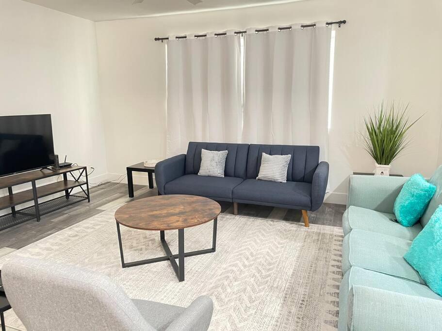 Holiday home 3bedroom 2bath 15 Min To Strip 10 Downtown Las Vegas