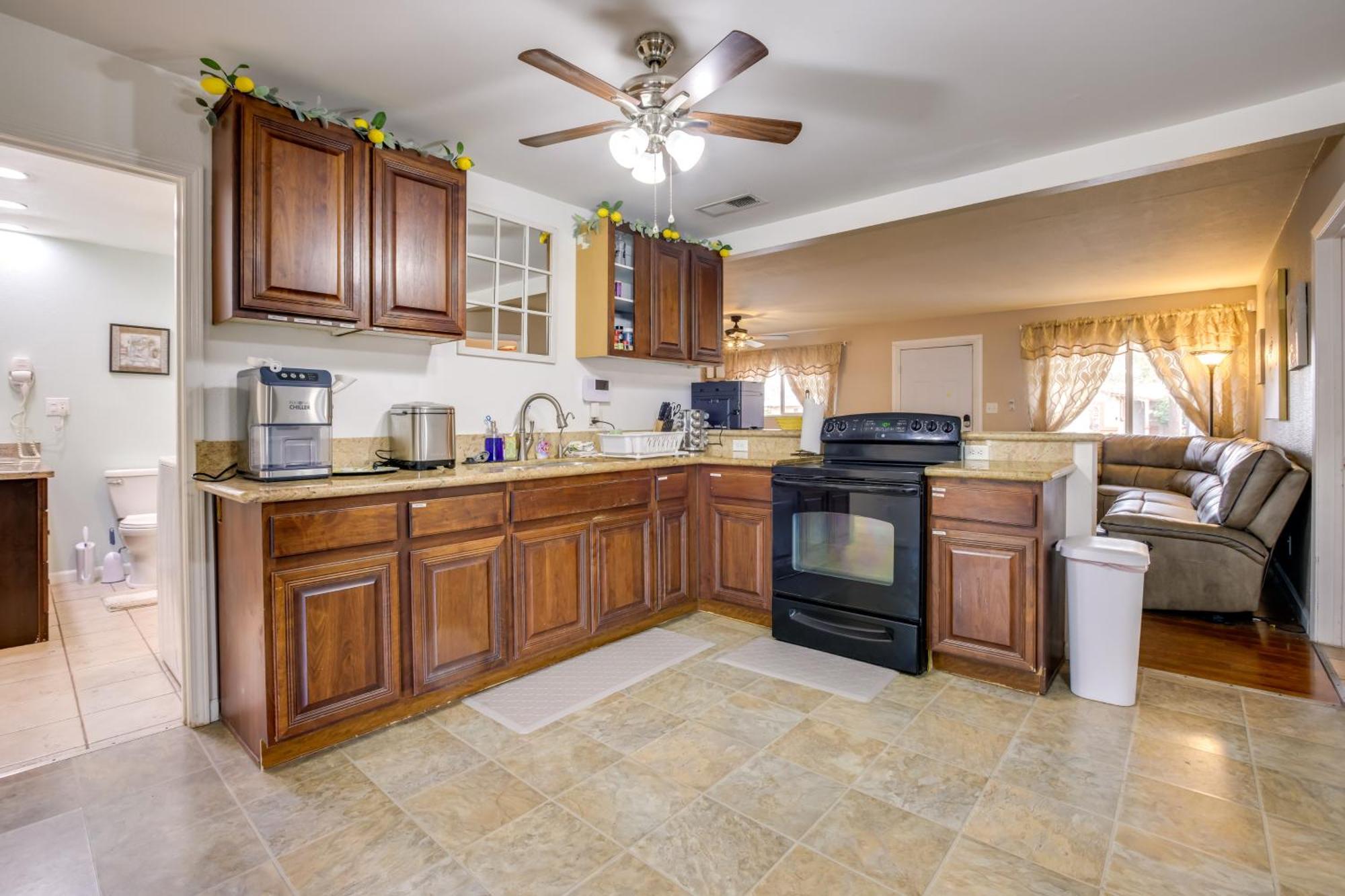 Pet-friendly Vegas Shared Pool And Hot Tub Ferienhaus