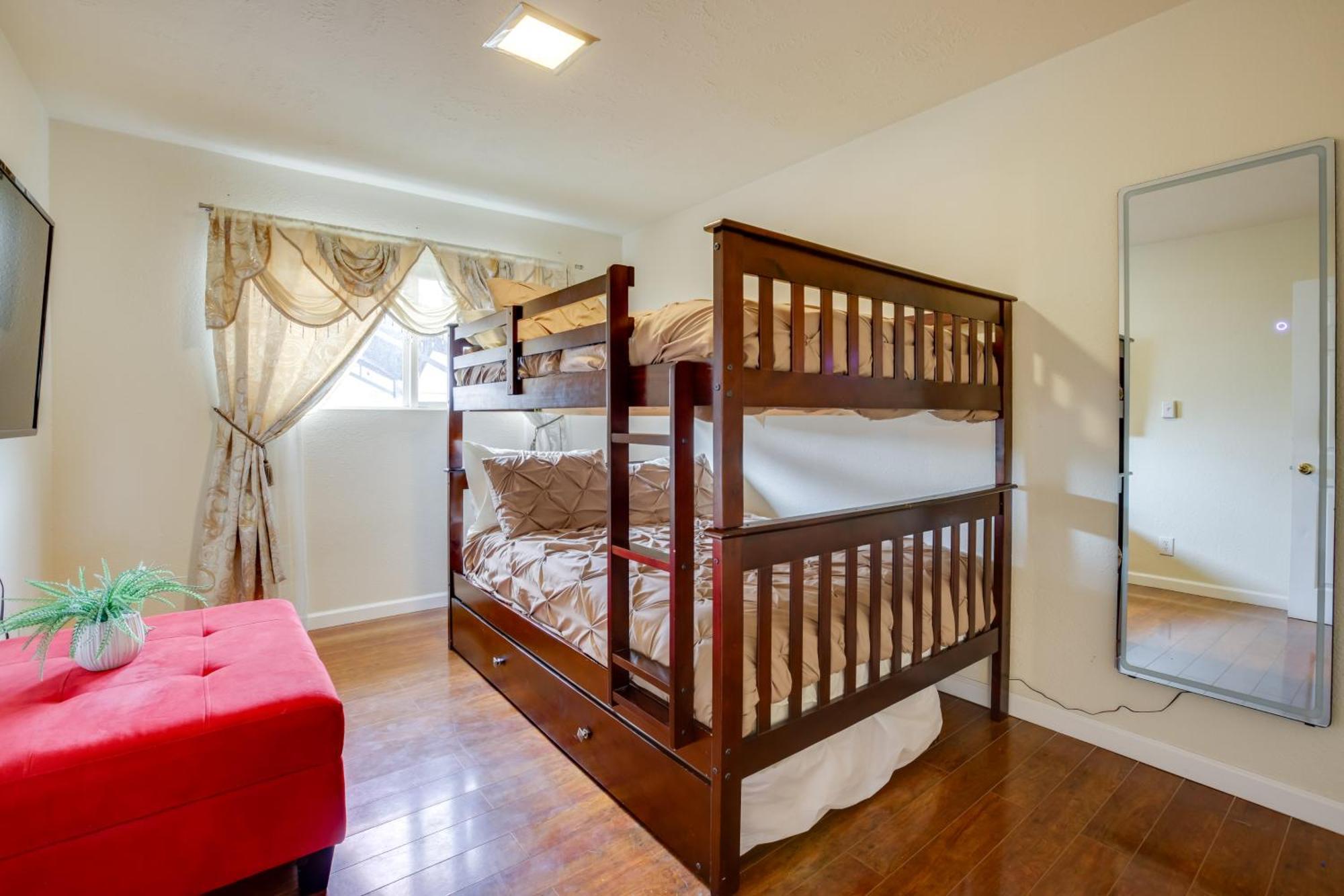 Pet-friendly Vegas Shared Pool And Hot Tub Ferienhaus *