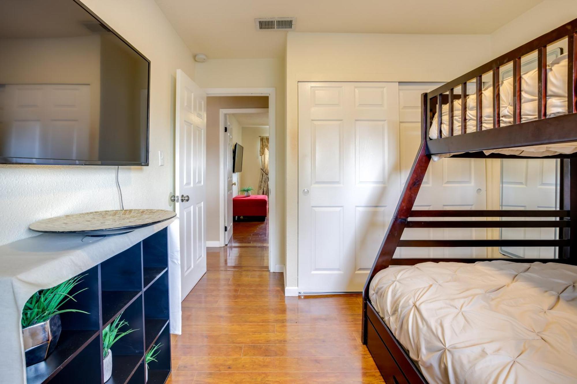 Pet-friendly Vegas Shared Pool And Hot Tub Ferienhaus *