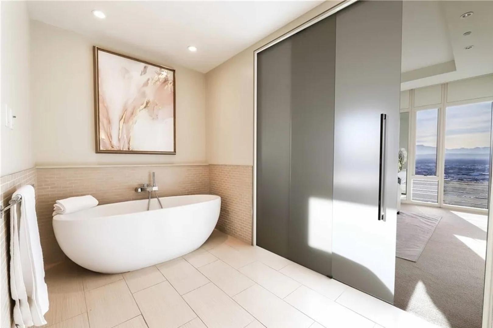 Apartment Elegant Corner 2 Bedroom With Floor To Ceiling Windows Las Vegas