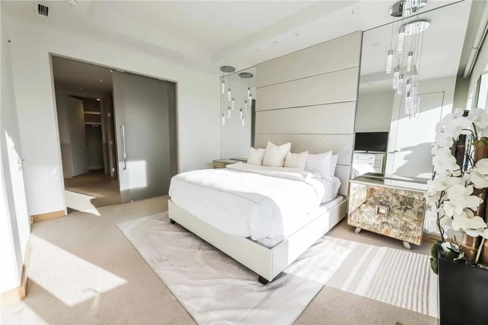 Elegant Corner 2 Bedroom With Floor To Ceiling Windows Las Vegas