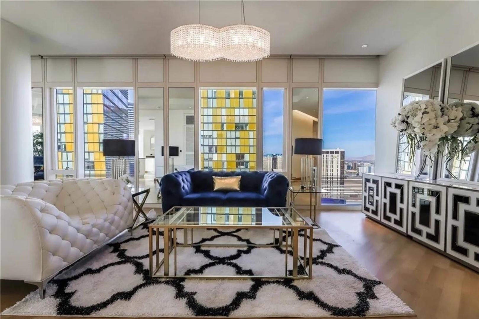 Apartment Elegant Corner 2 Bedroom With Floor To Ceiling Windows