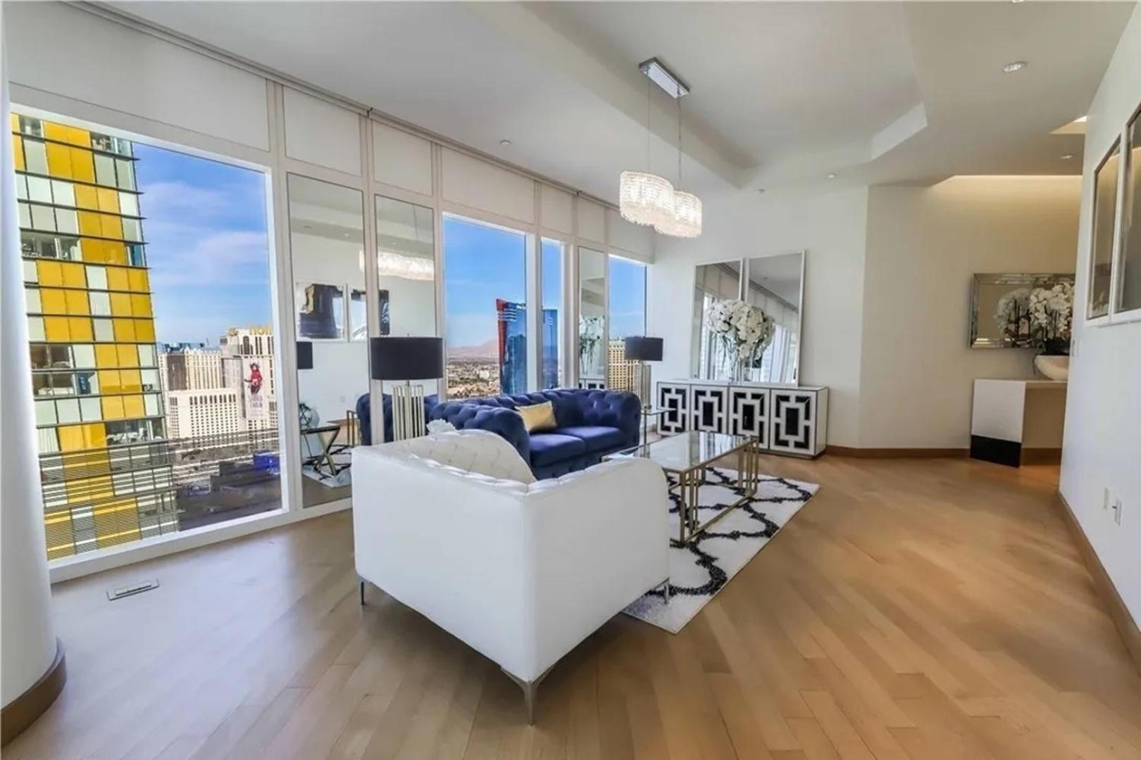 Elegant Corner 2 Bedroom With Floor To Ceiling Windows *