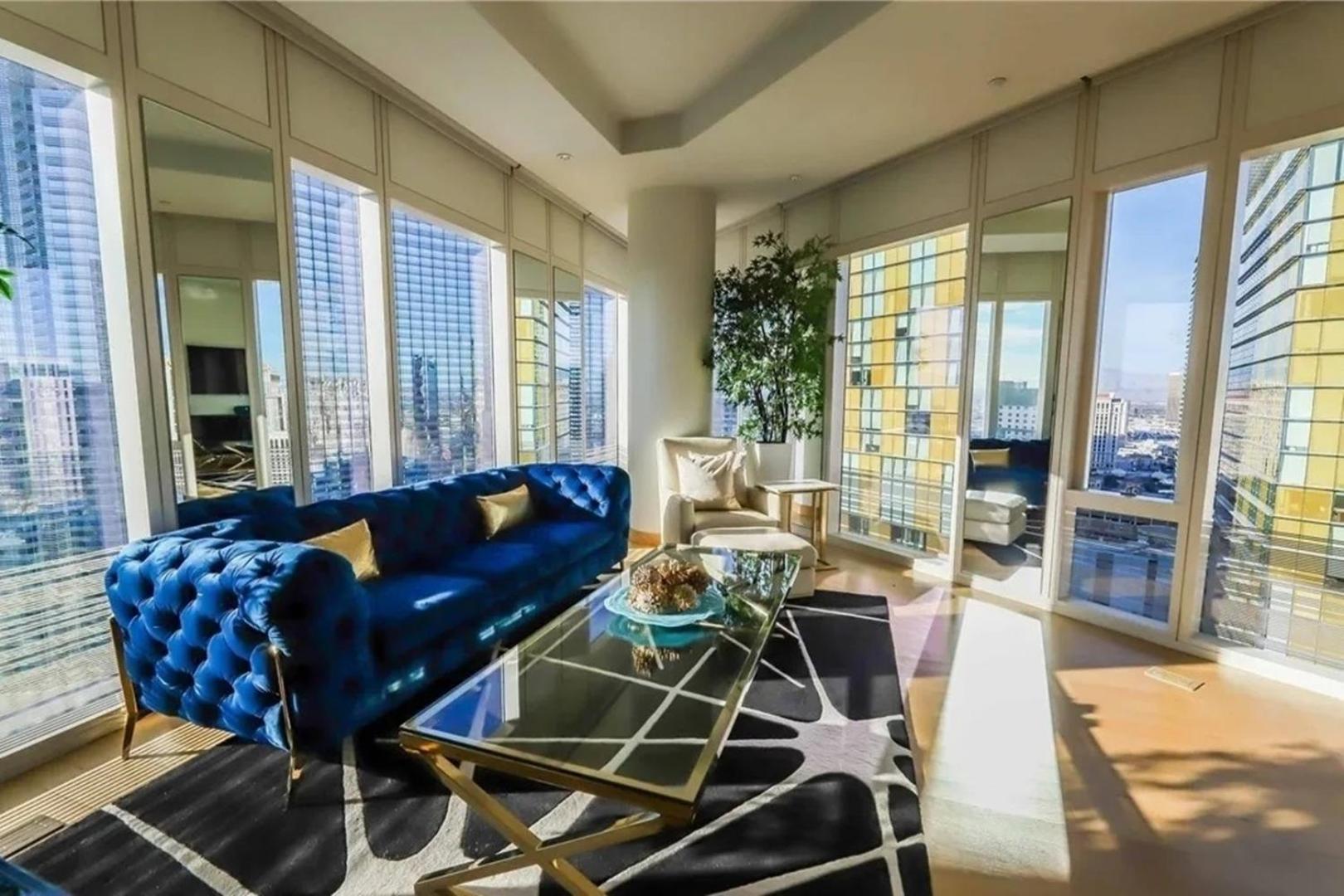 Elegant Corner 2 Bedroom With Floor To Ceiling Windows Apartment *