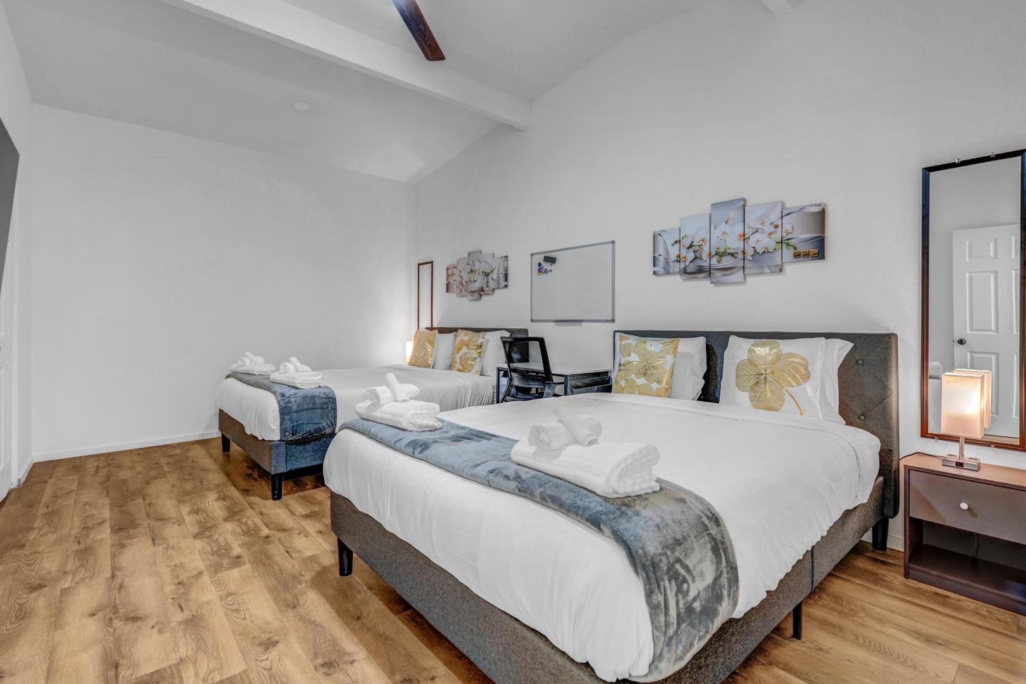 Ferienhaus Spacious Remodeled Retreat Haven