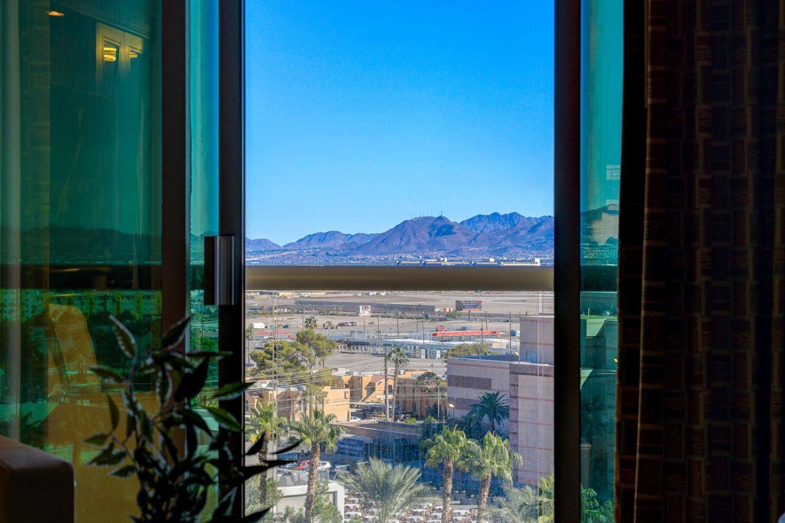 Luxe 702 Mgm Signature With Balcony Aparthotel *