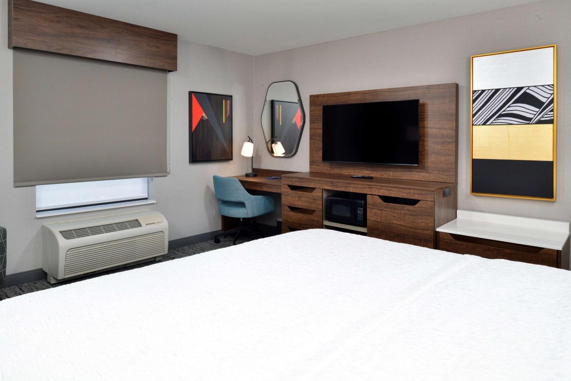 Hampton & Vegas Airport 3*