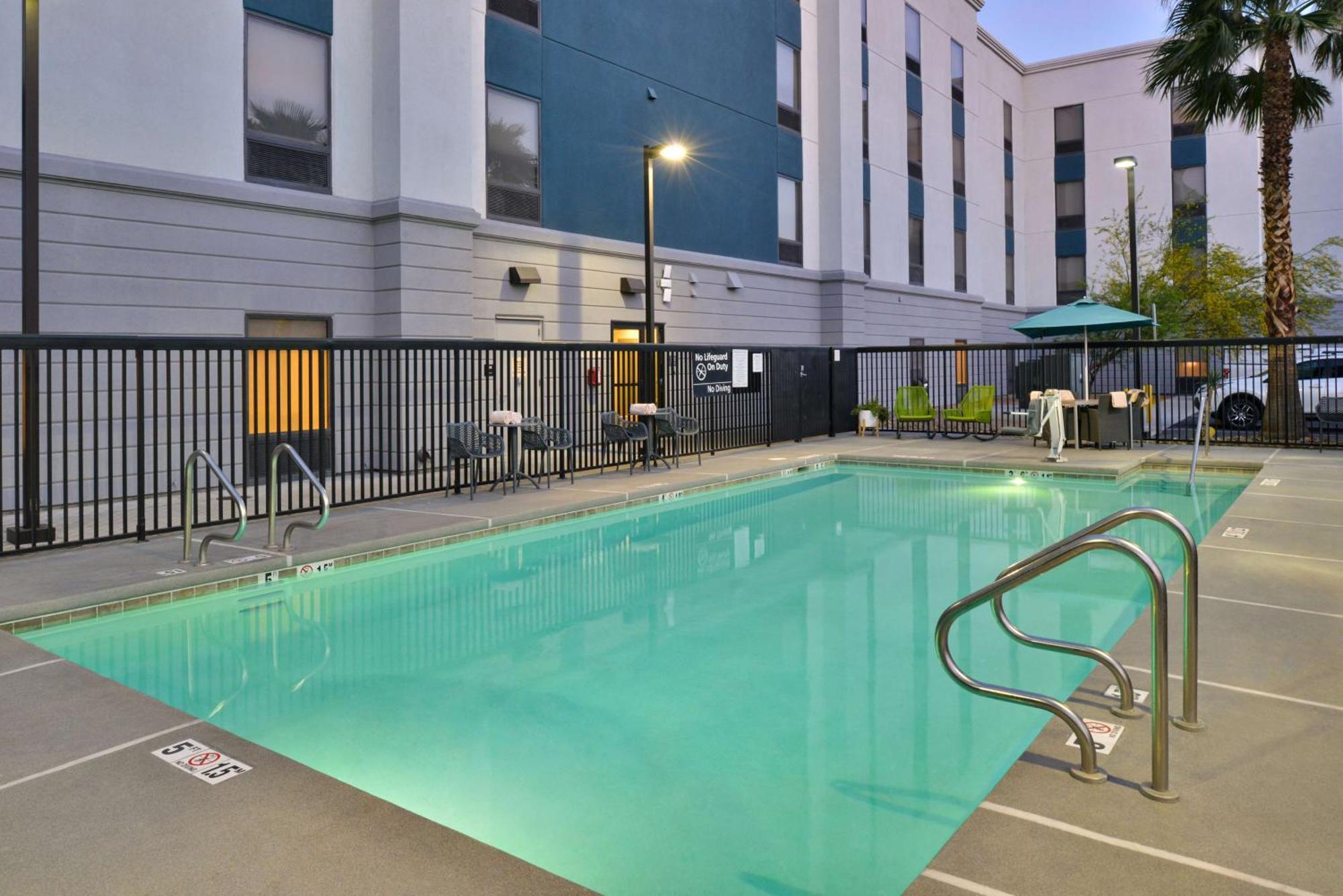 Hampton & Vegas Airport Hotel 3*