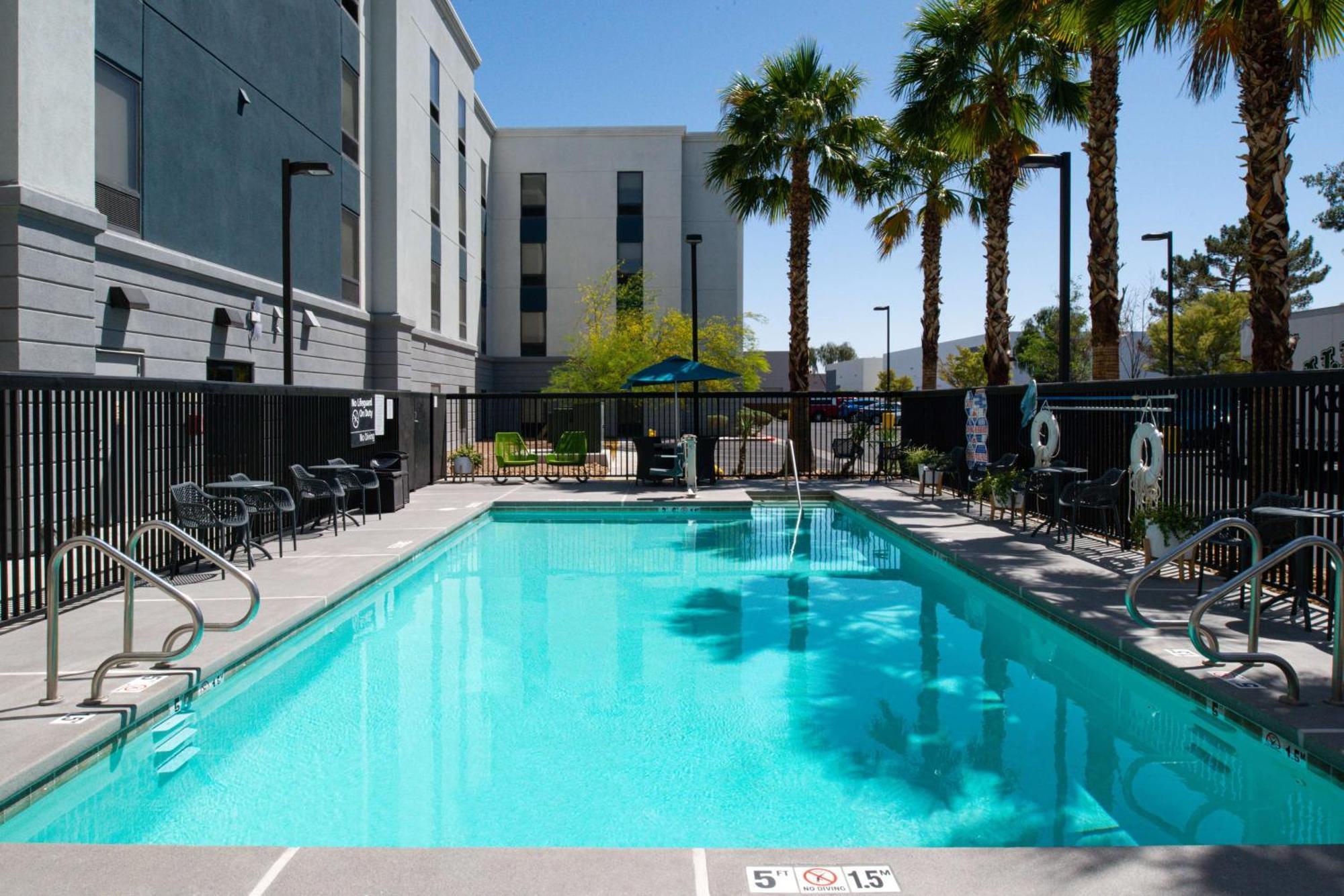 Hotel Hampton & Vegas Airport 3*