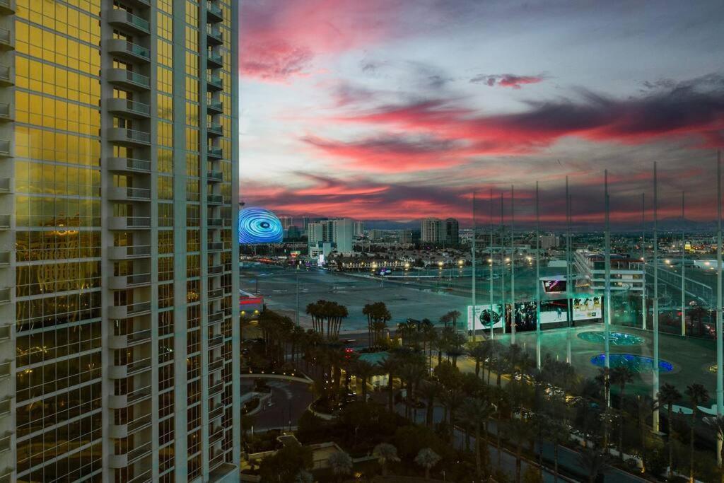 Ultimate Mgm Retreat With Jacuzzi, Pool & Gym! Apartment *