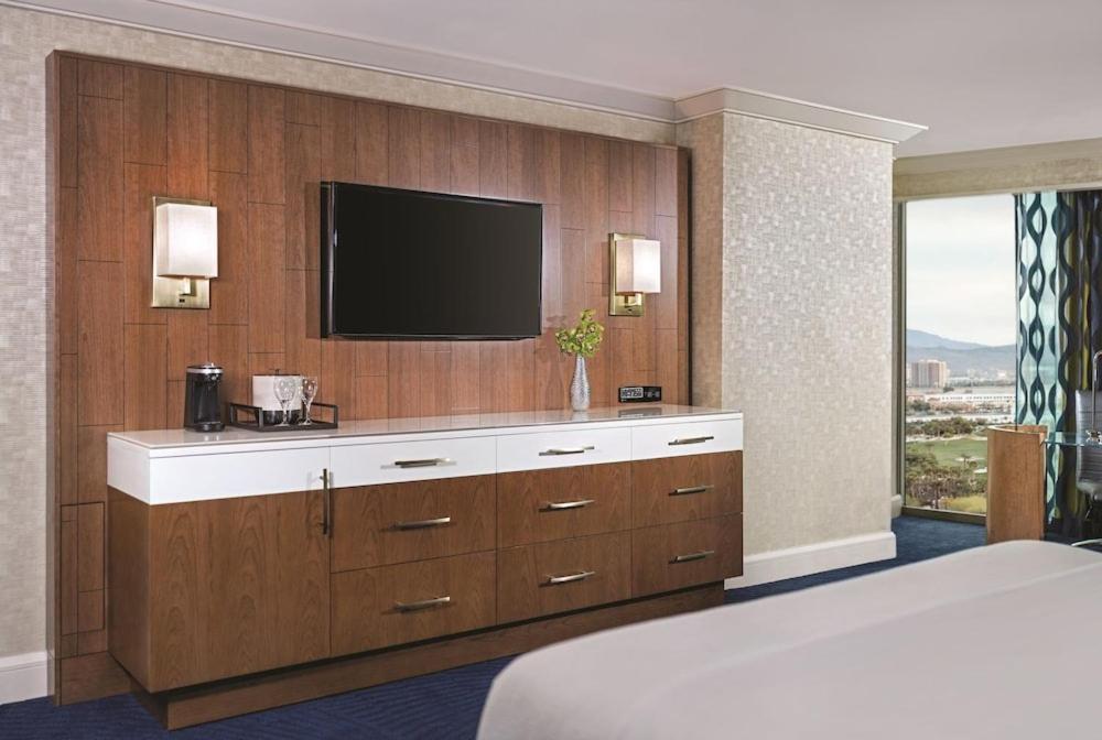 Mandalay Bay And Casino By Suiteness Hotel