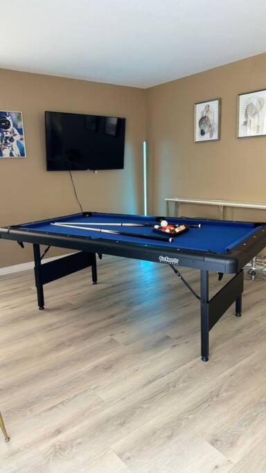 Heart Of Vegas 8 Beds, Pool Table, Bbq!