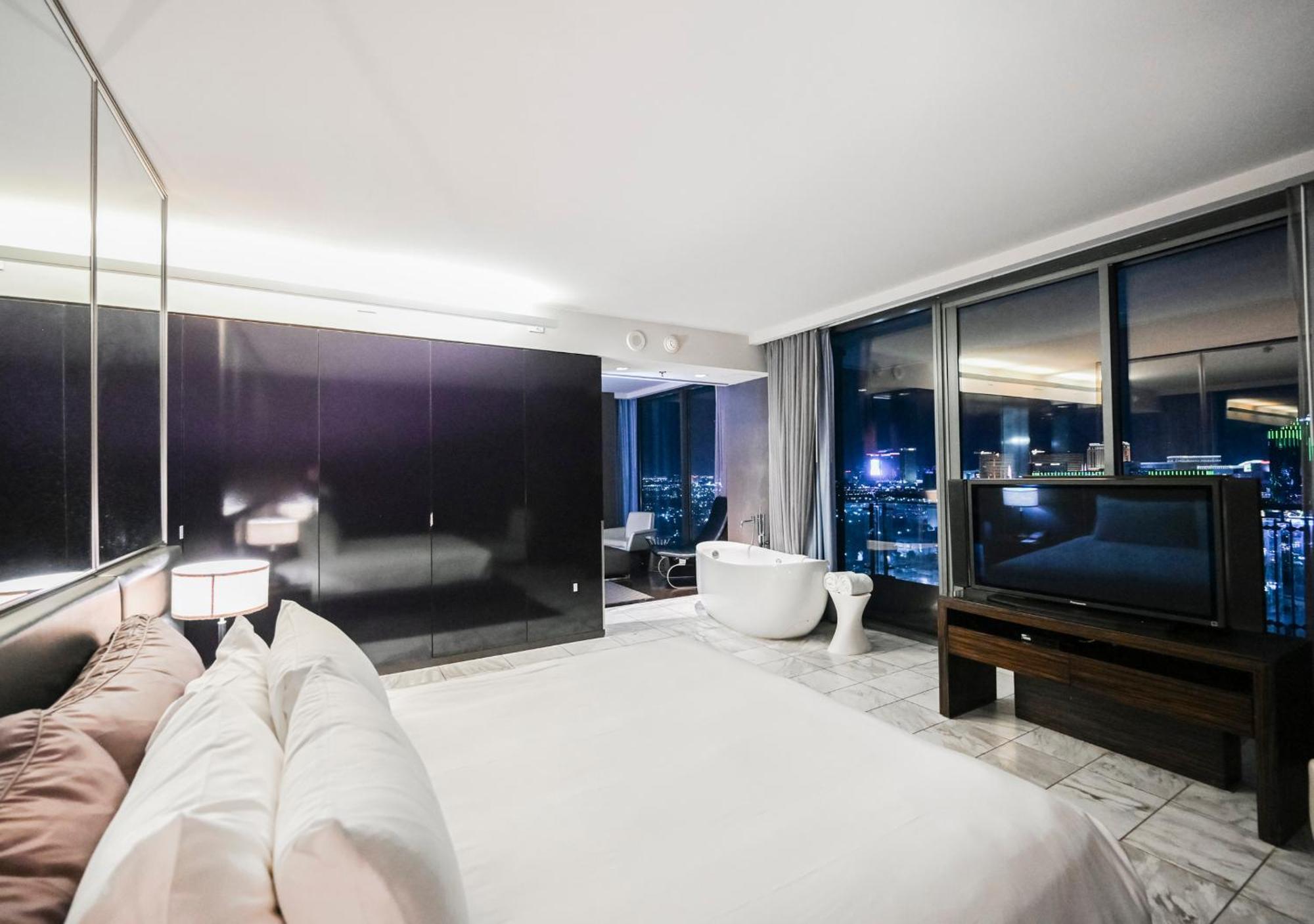 Stripviewsuites Two-bedroom Con-joined Exclusive Aparthotel