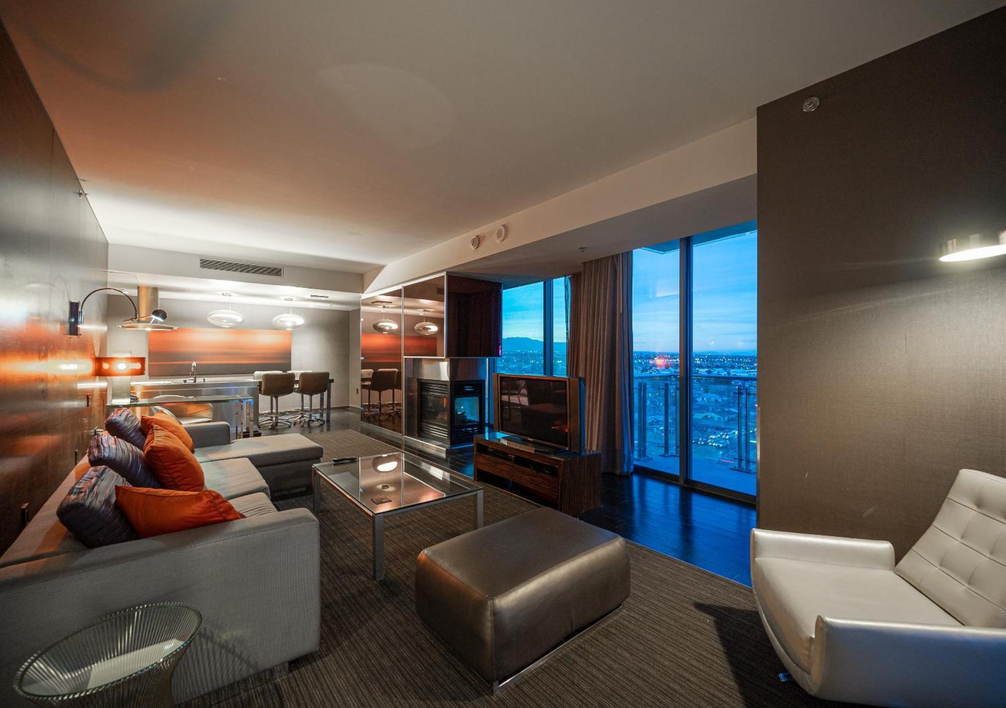 Stripviewsuites Two-bedroom Con-joined Exclusive Aparthotel *
