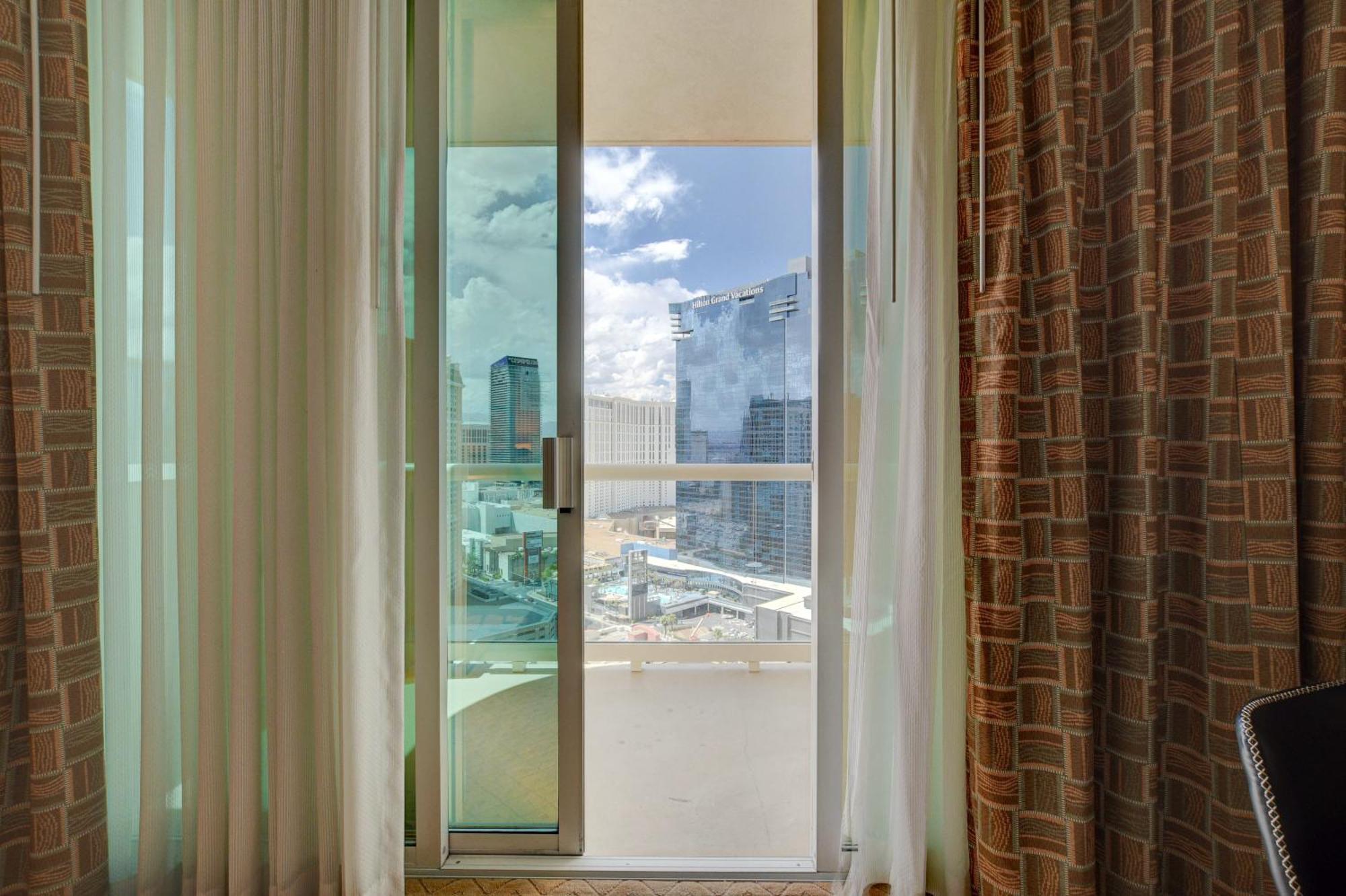 Aparthotel Premium Jr Mgm Signature Balcony Strip View