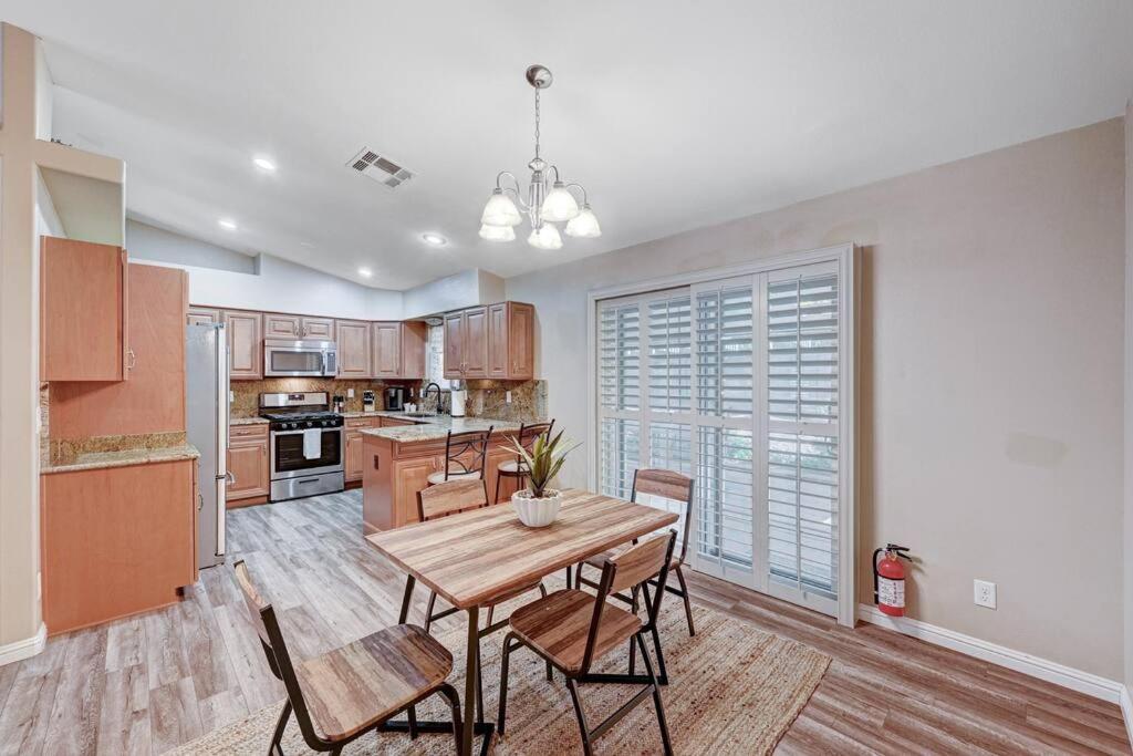 Holiday home Cozy Getaway With King Bed, Bbq & Spacious Backyard Henderson
