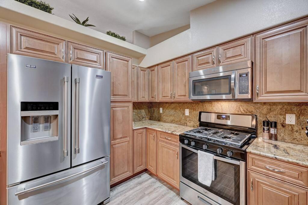 Cozy Getaway With King Bed, Bbq & Spacious Backyard Holiday home