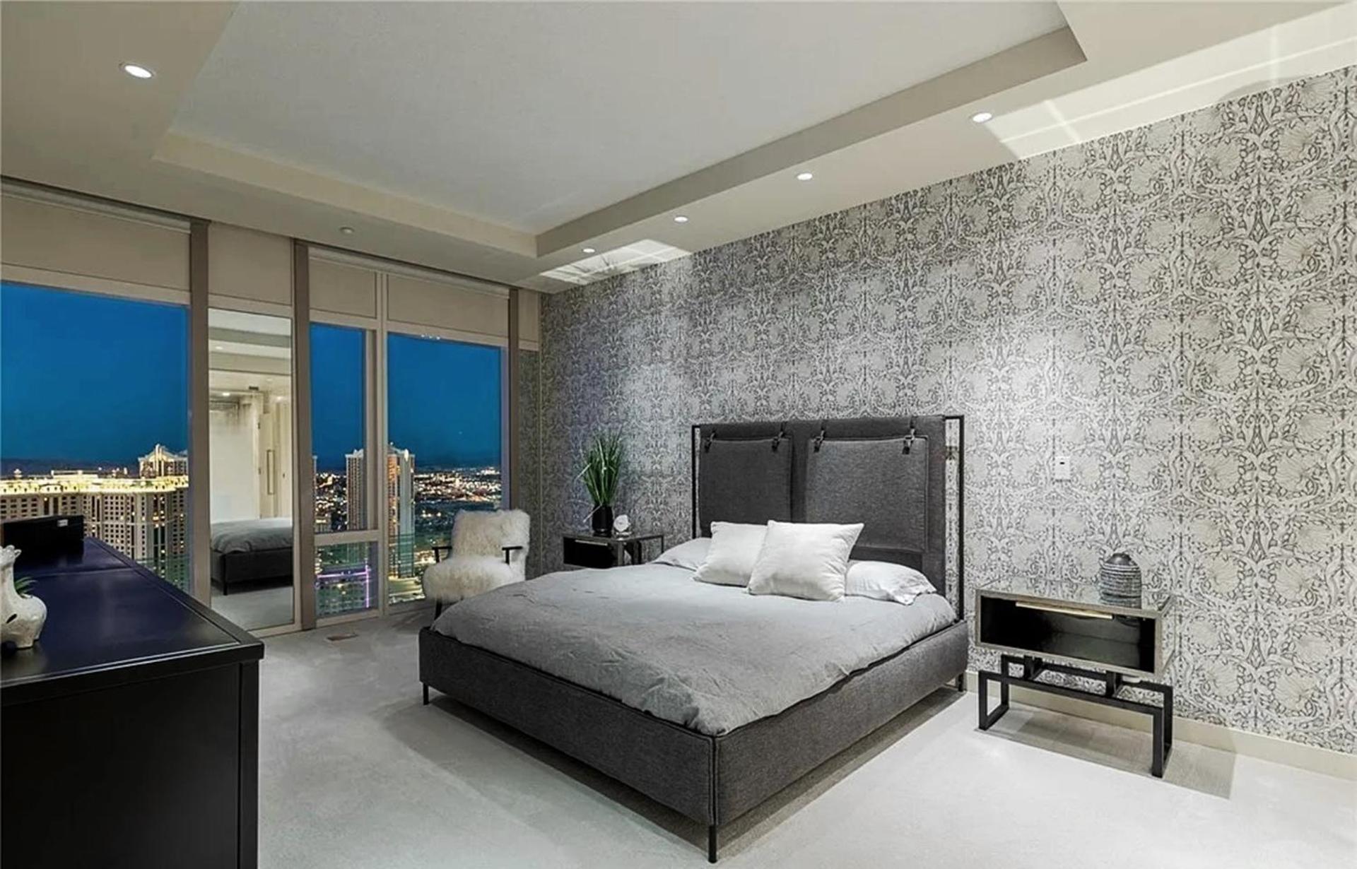 Elegant Two-bedroom Corner Apartment *