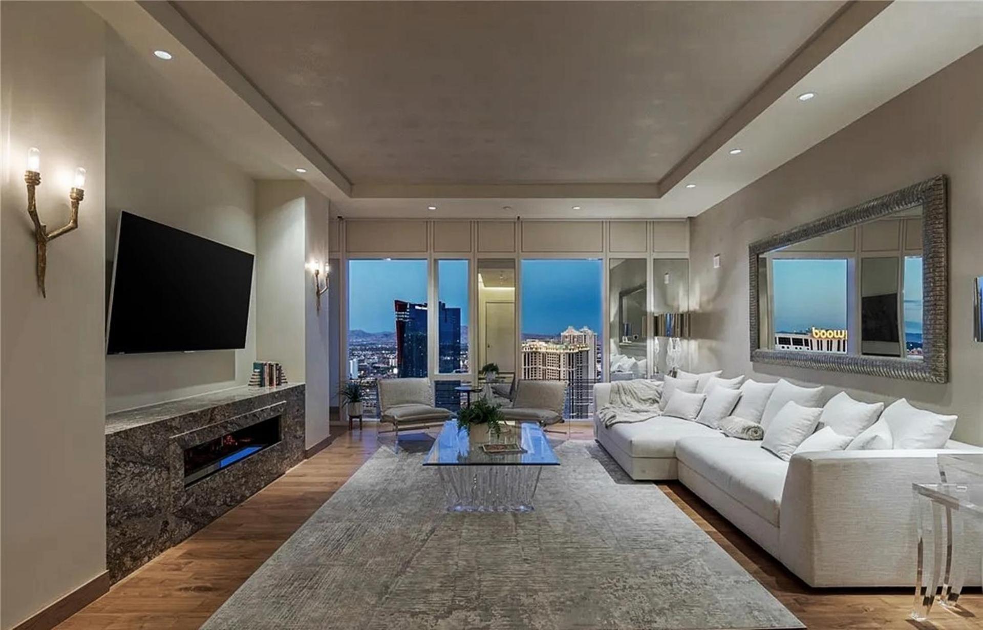 Elegant Two-bedroom Corner Apartment *