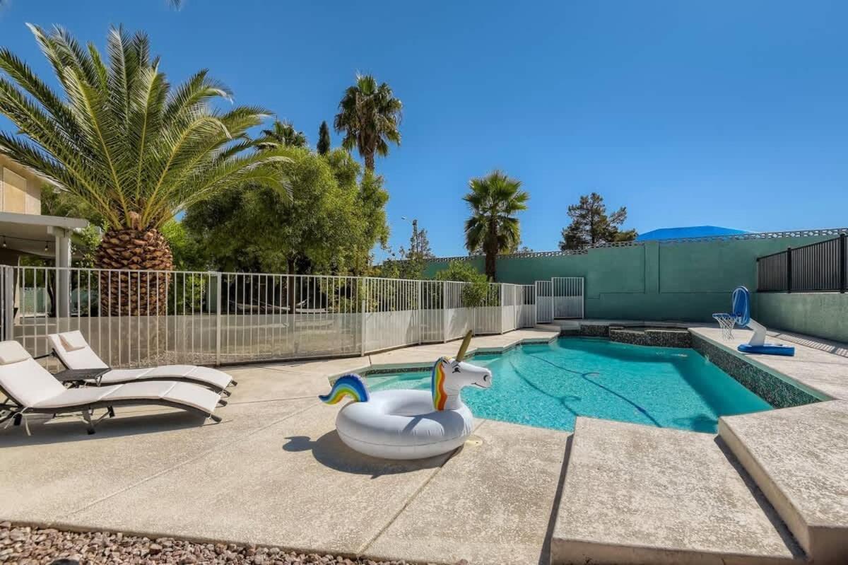 Heated Pool With & Game-room 15 Min To Strip Las Vegas