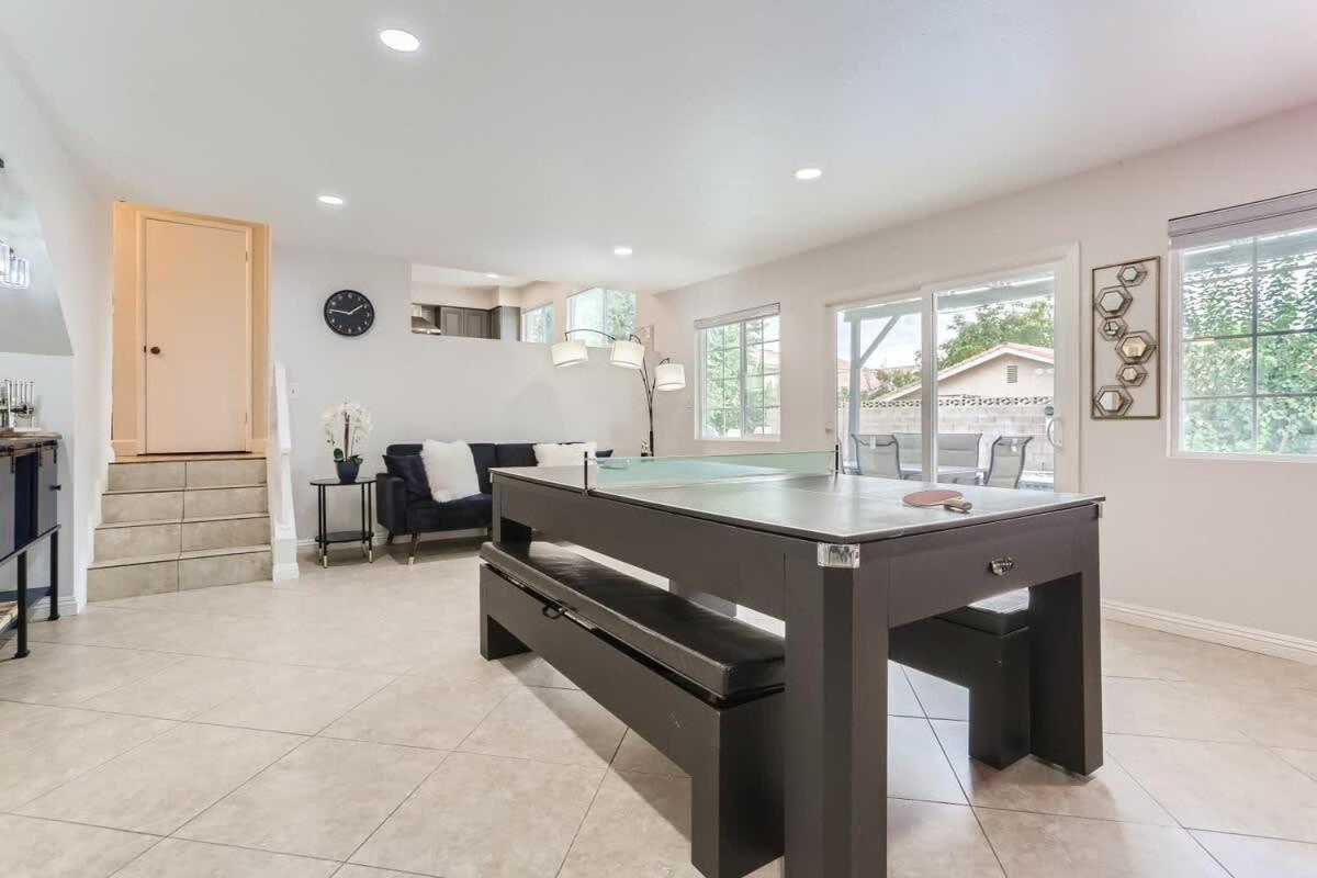 Midcentury Modern With Pool 10 Min To Strip Great For Family Holiday home Las Vegas