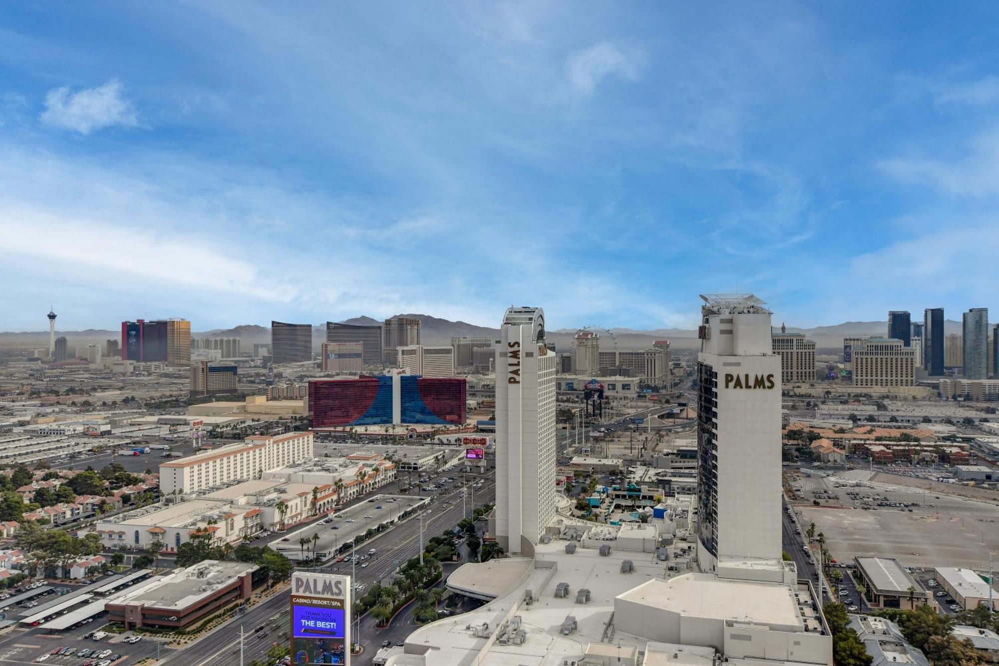 Ava 37th Flr Balcony Strip Views Palm Place *