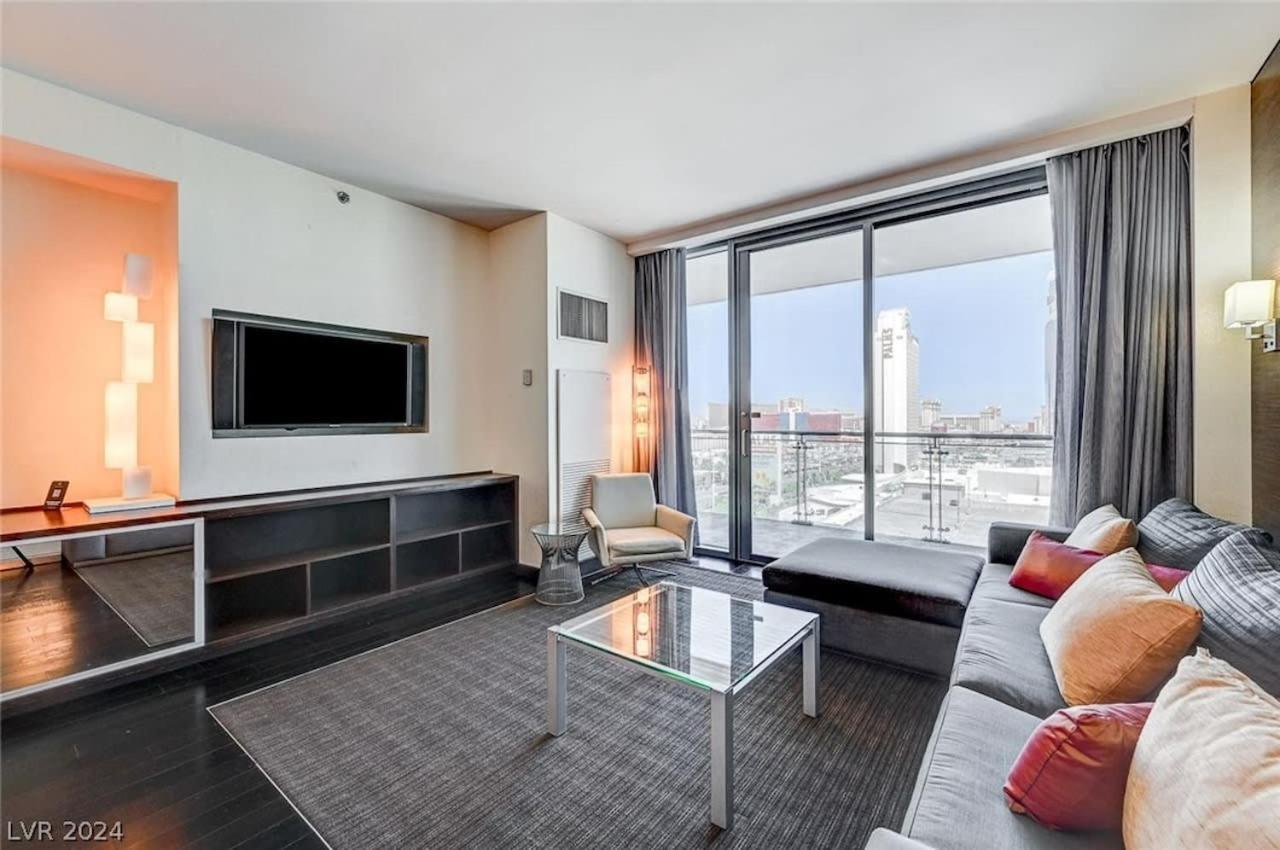 Stylish Palms Mountain View Balcony Access 28309 * Las Vegas