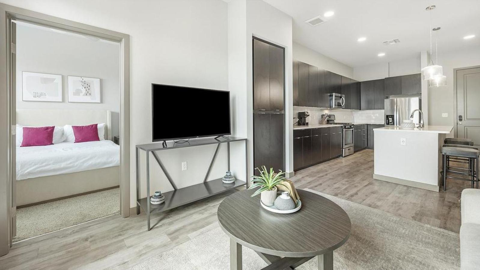 Landing At Jade - 1 Bedroom In Paradise Apartment *