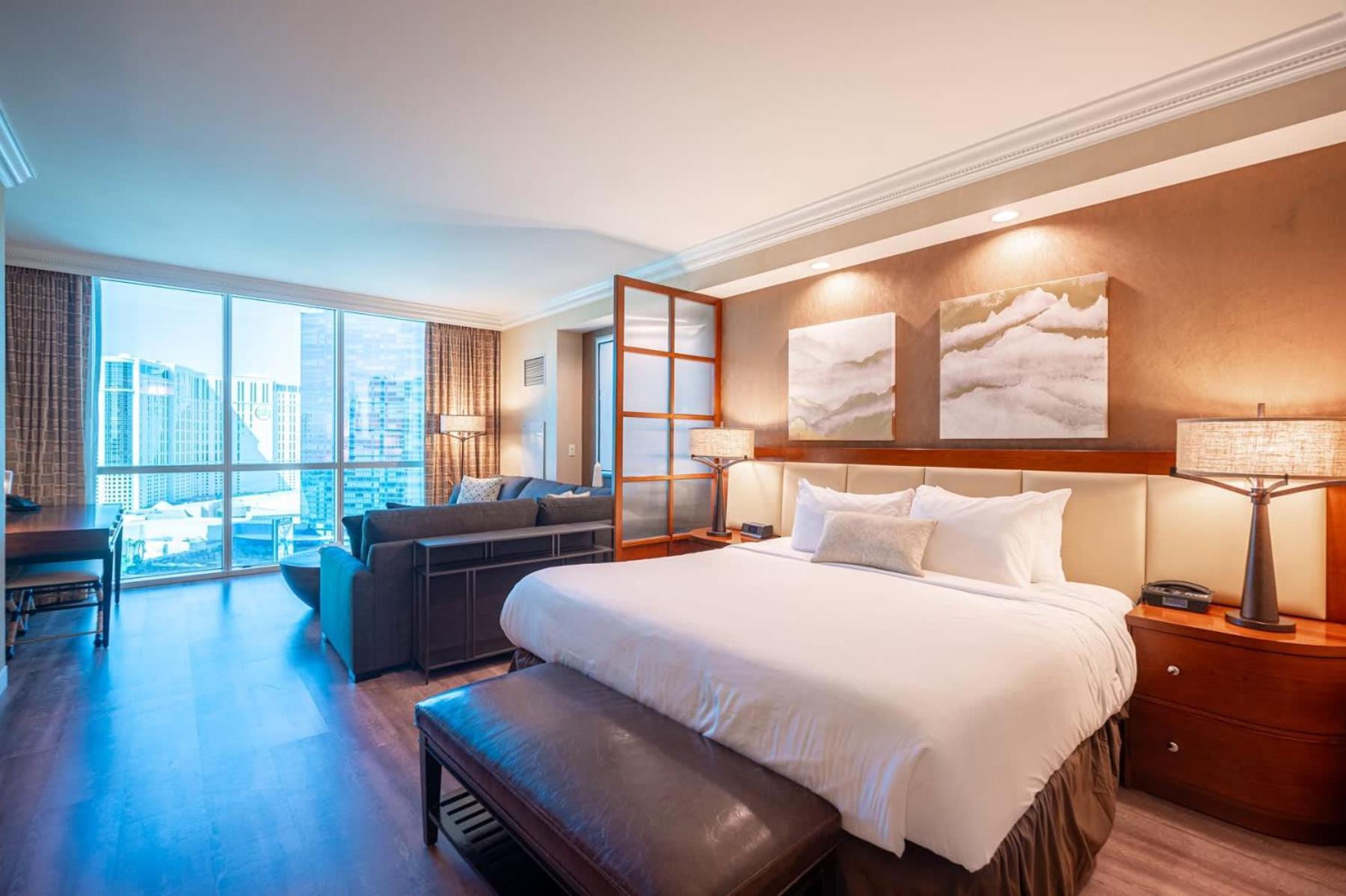 No Fee Strip View Suite+ Free Valet + Pool *