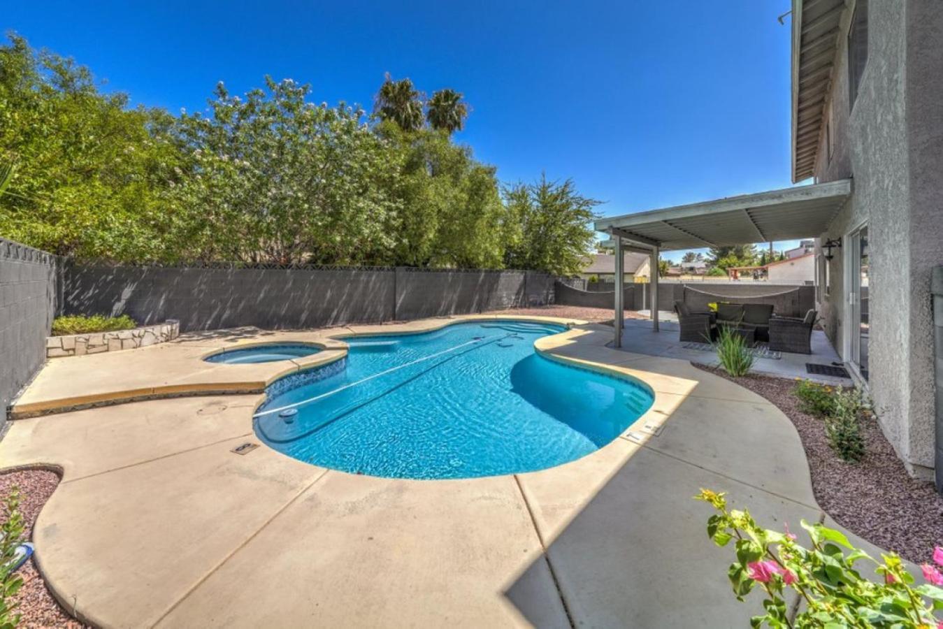 Stunning With Pool Very Spacious Upgrades Ferienhaus Las Vegas