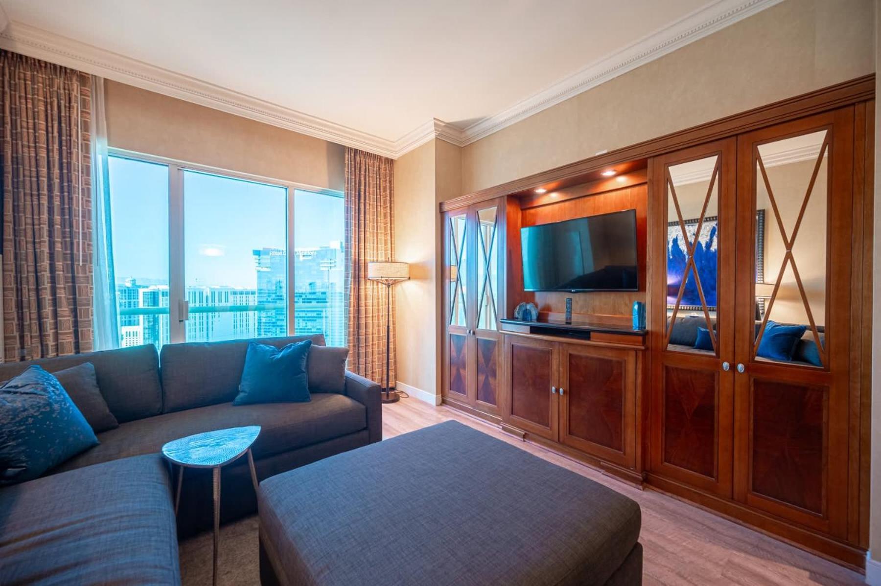 High Floor Stripview Balcony 1bdr & Jetbath *