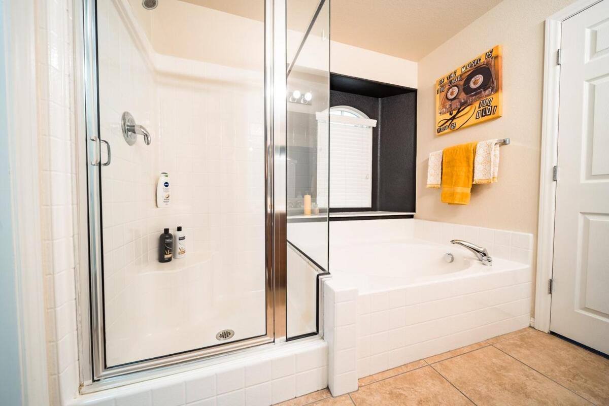 4 Bed Home, 10 Min From Strip With Hot Tub And Parking Villa Las Vegas
