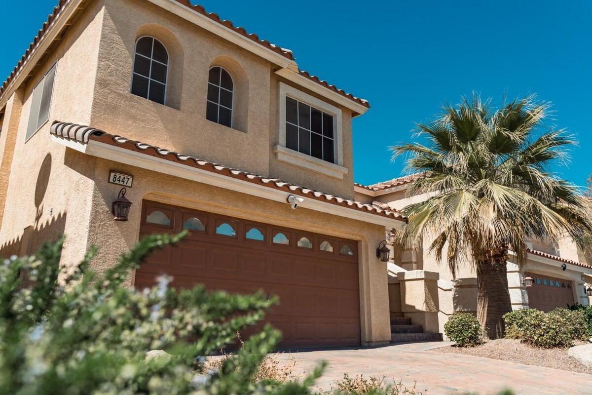 4 Bed Home, 10 Min From Strip With Hot Tub And Parking Las Vegas