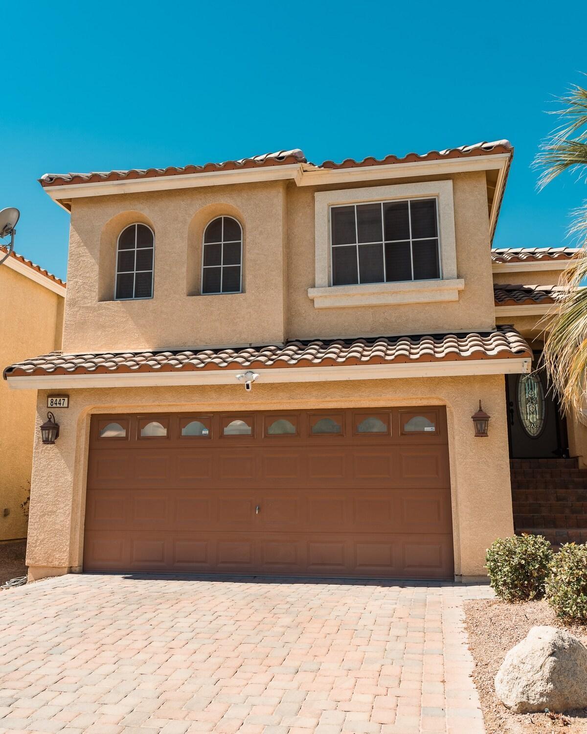 4 Bed Home, 10 Min From Strip With Hot Tub And Parking Villa