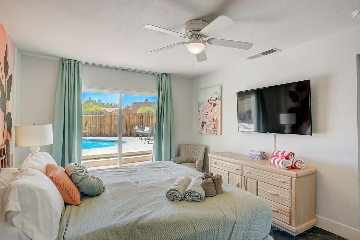 Pool & Hot Tub! Centrally Located, Less Than 3 Miles To The Strip! * Las Vegas