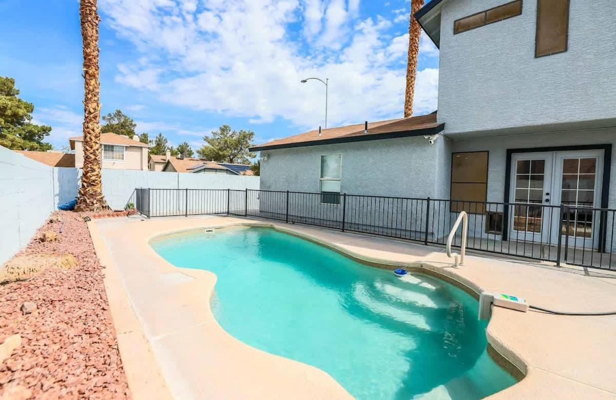 Ferienhaus Vegas Living Gorgeous With Pool Near The Strip