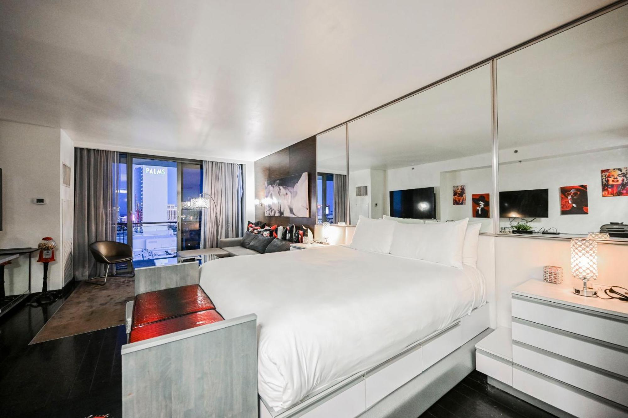 Stripviewsuites At Palms Place Aparthotel