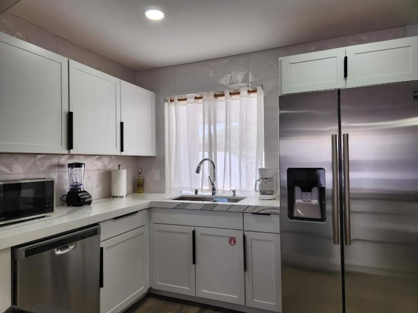 Holiday home Stylish 4br Oasis - Luxe Backyard Bbq