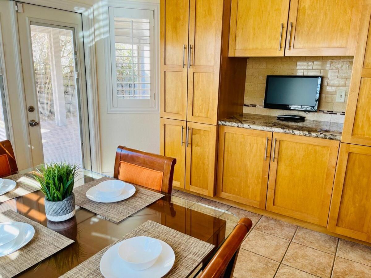 In Cheerful 2-bed House - Shared Bathroom * Las Vegas