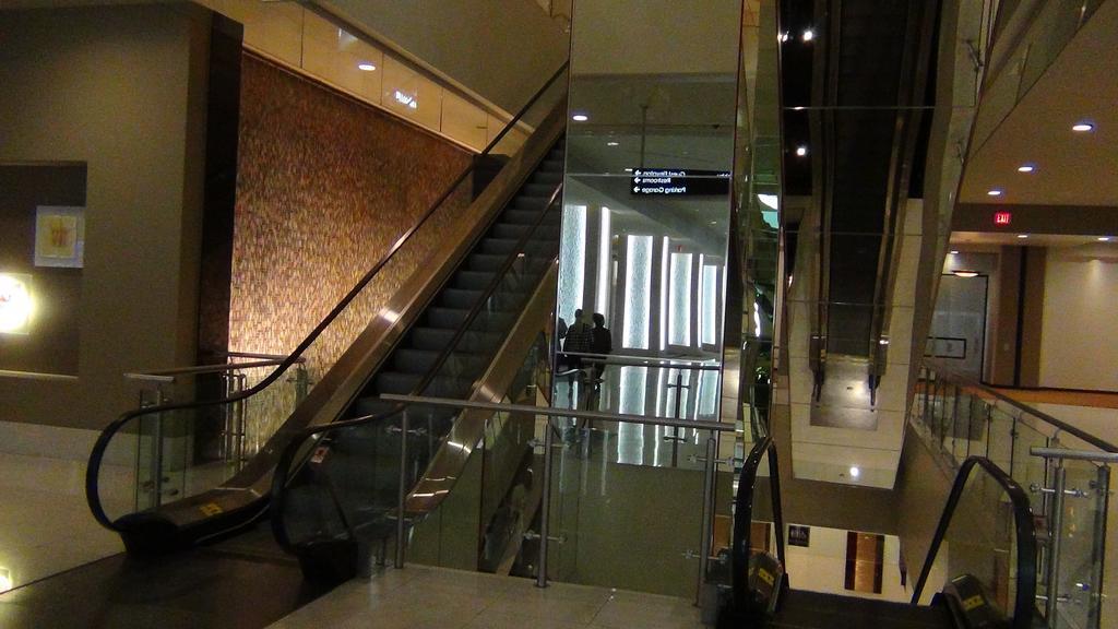 At Elara Vegas Center Strip-no Fees Aparthotel