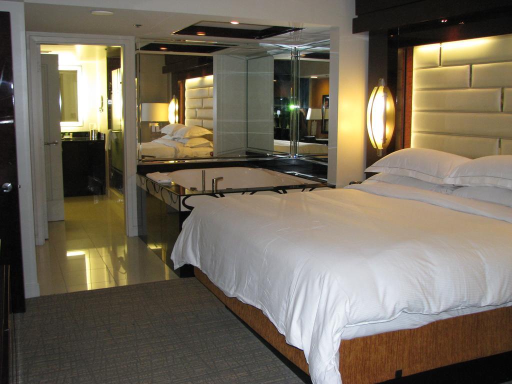 At Elara Vegas Center Strip-no Fees *