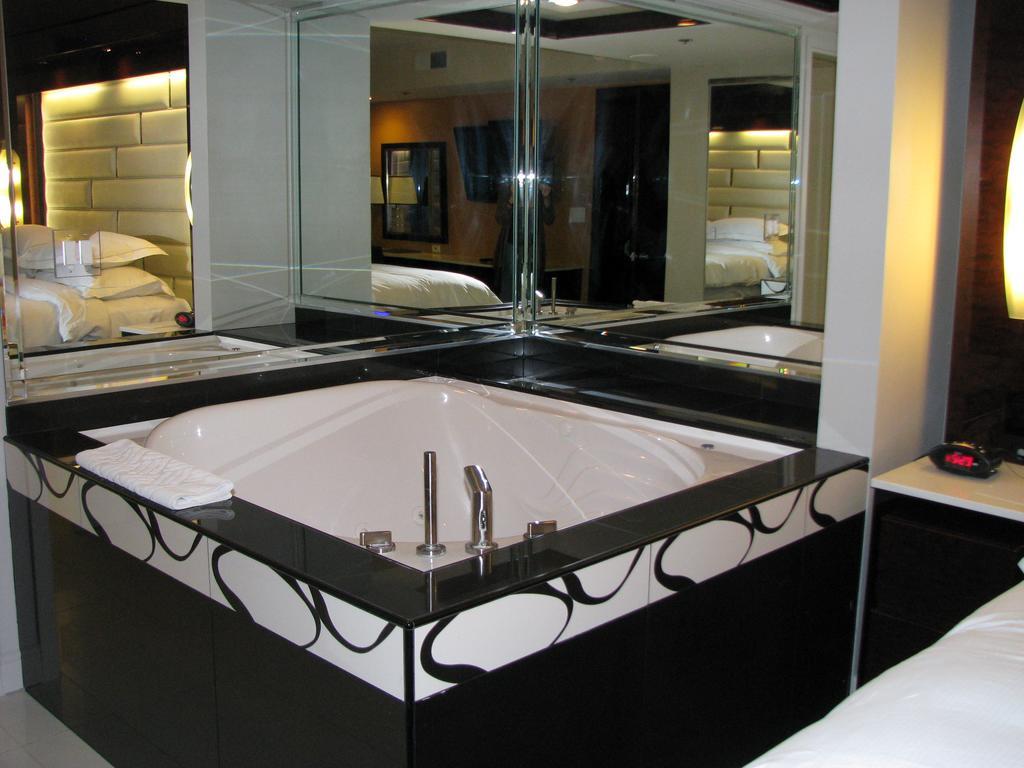 At Elara Vegas Center Strip-no Fees