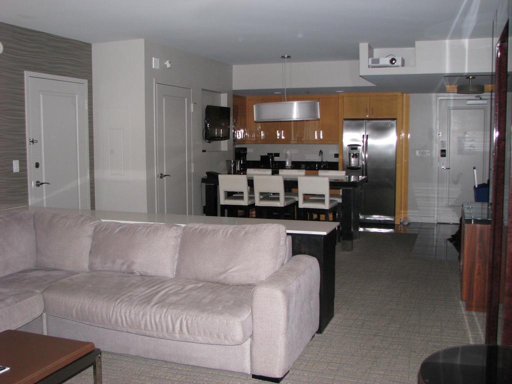 At Elara Vegas Center Strip-no Fees Aparthotel *