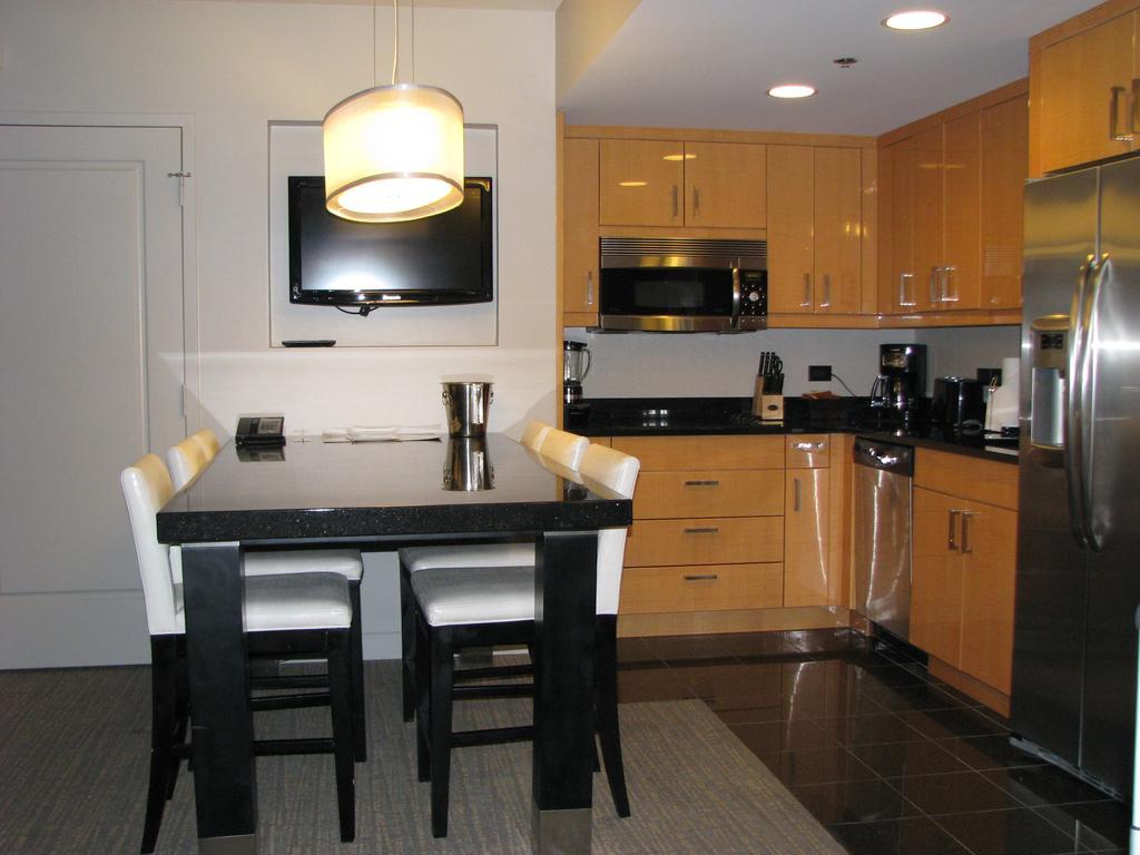 At Elara Vegas Center Strip-no Fees Aparthotel Las Vegas