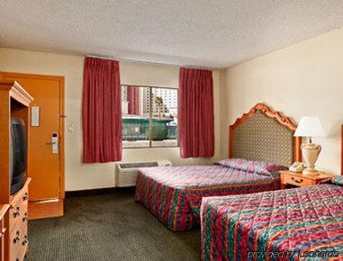 Travelodge By Wyndham Vegas Center Strip 2*